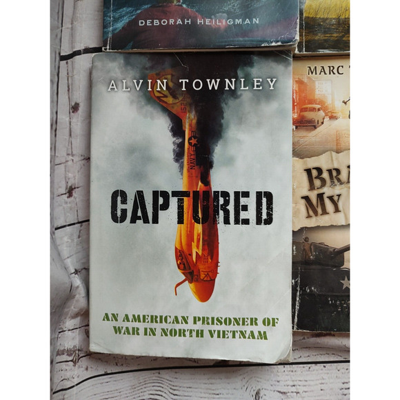 lot of 4 WWII books Captured Torpedoed true tales brave like my brother - Picture 4 of 9